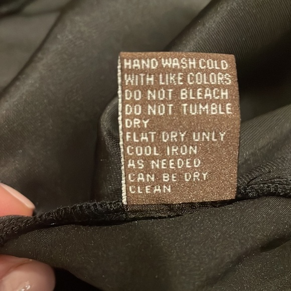 J. McLaughlin Jerry Pants NWT Size Large Black & Red Embellished Sides - Picture 9 of 12